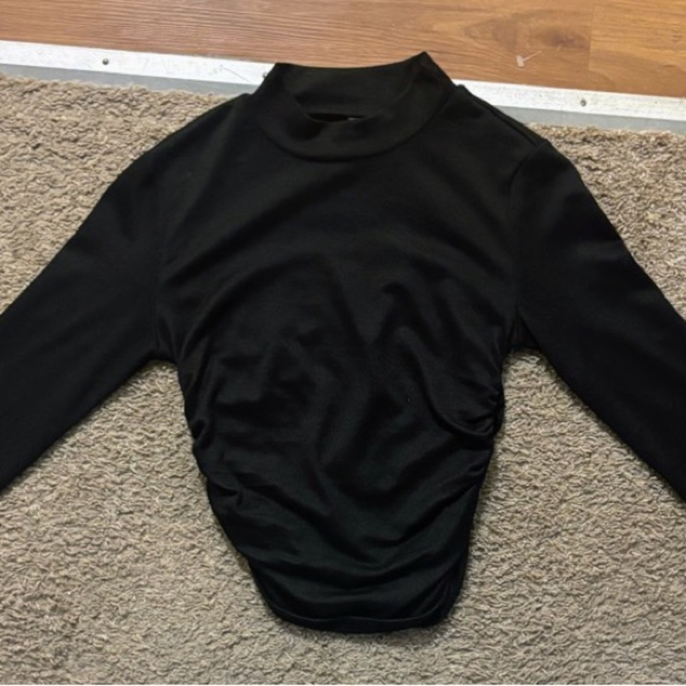 SHEIN NWOT Woman’s Md Black Long Sleeve Ruched Sides Crop Fit Mock Neck